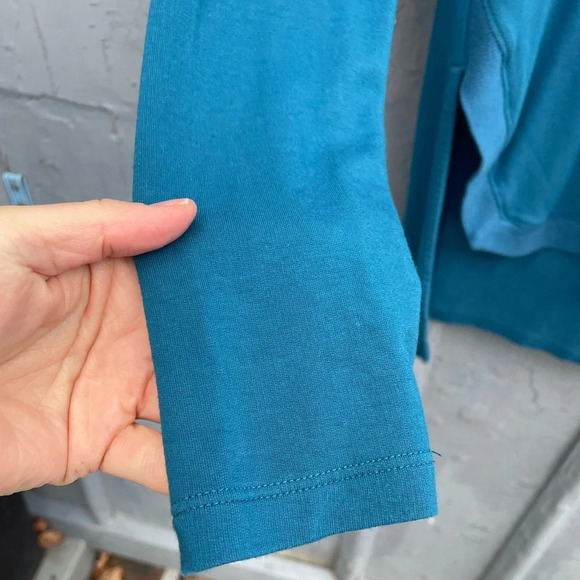 Super Soft Long Sleeved Yoga Tee, size Small - Picture 4 of 6